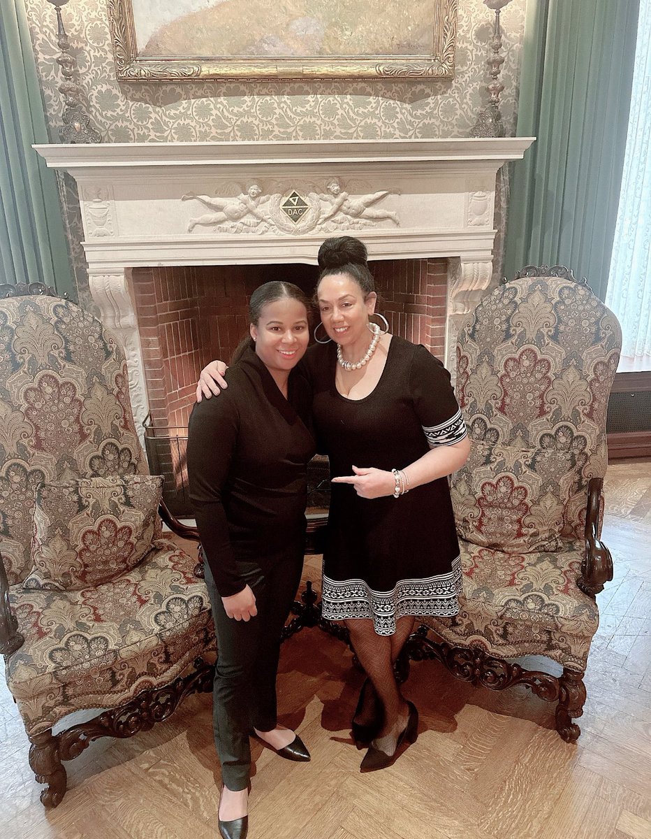 gailpmason's tweet photo. #Sendtheelevatorbackdown #Elevate My motto….Allow the next generation to rise above….#Missionaccomplished @shalandaArmstrong Started in my office @11 years old & now years later we catch up & this young lady has her own successful VC firms & we are proud @MoneyMatters96 https://t.co/KYoG4scney