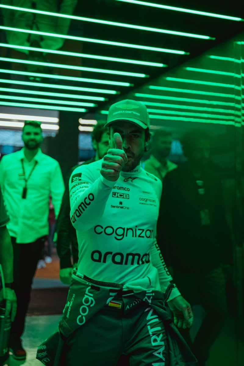 Thumbs up if you're ready for #AusGP race week! 👍

📸 <a href="/ConorMcDPhoto/">Conor McDonnell</a> | <a href="/alo_oficial/">Fernando Alonso</a>