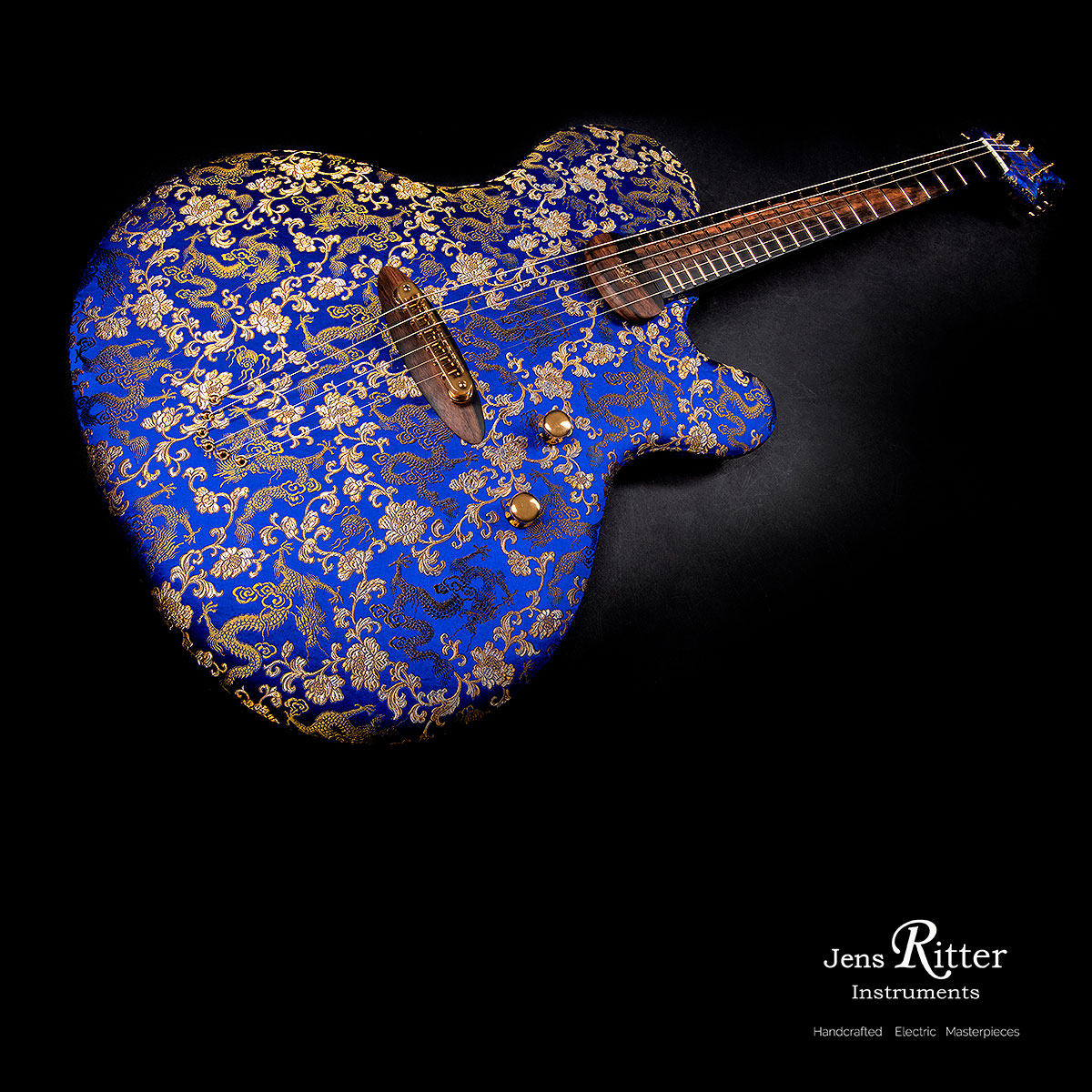 JensRitter's tweet photo. The Blue Dragon n° 12 of 25 has just arrived at its new home.
More about this Limited Edition series: https://t.co/mO6v3u9gId

#electricguitar 
#guitarcollection 
#jensritterinstruments https://t.co/BCw79RmaPJ