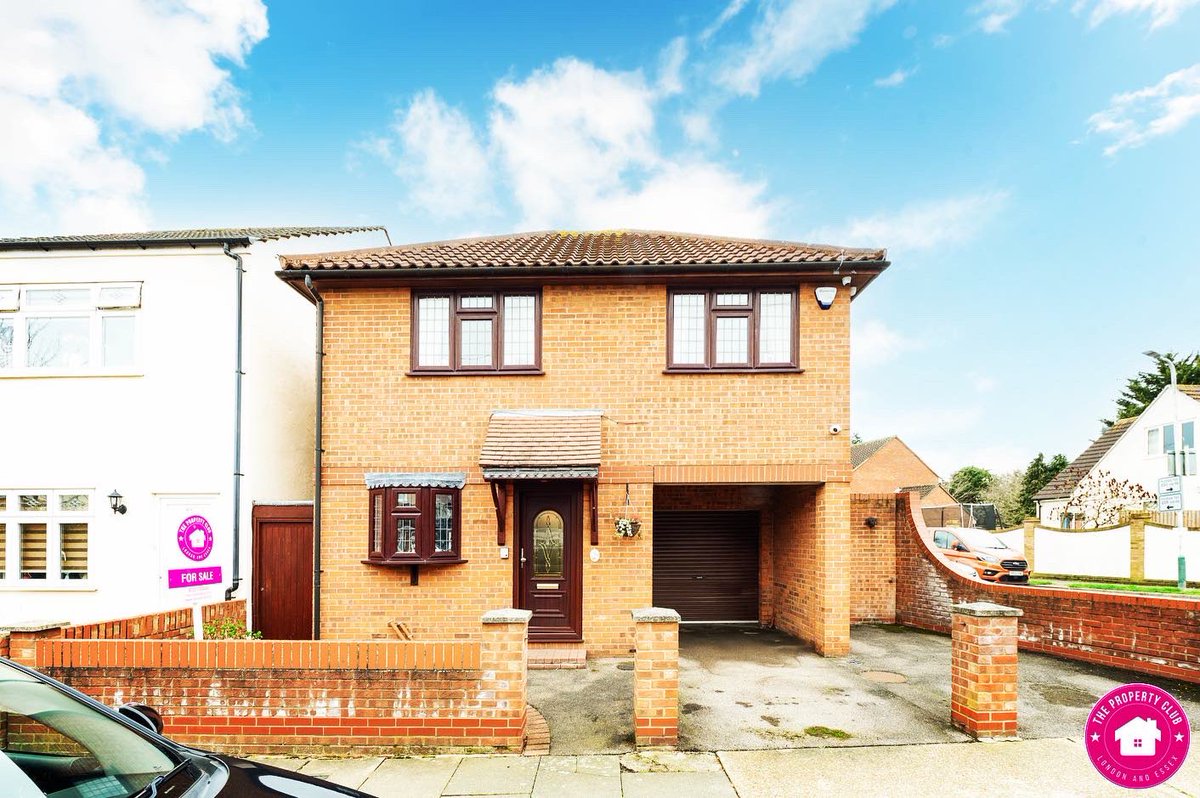 ThePropertyClu2's tweet photo. 💷 #ForSale £550,000 - £600,000 
📍#Romford 🏡 #Freehold🌳 #Havering Borough #essexhomes #rm7 #crossroad #essexproperty https://t.co/G8OY2osciu