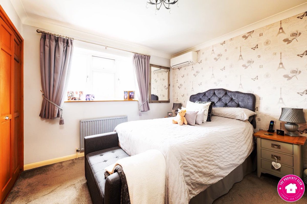 ThePropertyClu2's tweet photo. 💷 #ForSale £550,000 - £600,000 
📍#Romford 🏡 #Freehold🌳 #Havering Borough #essexhomes #rm7 #crossroad #essexproperty https://t.co/G8OY2osciu