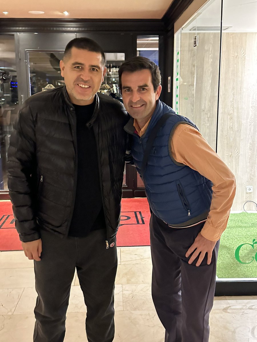 Juan_Castro_10's tweet photo. Siempre es bonito charlar de fútbol y pasar un día en Madrid con Román. Crack y amigo https://t.co/uoXA6TMxU2