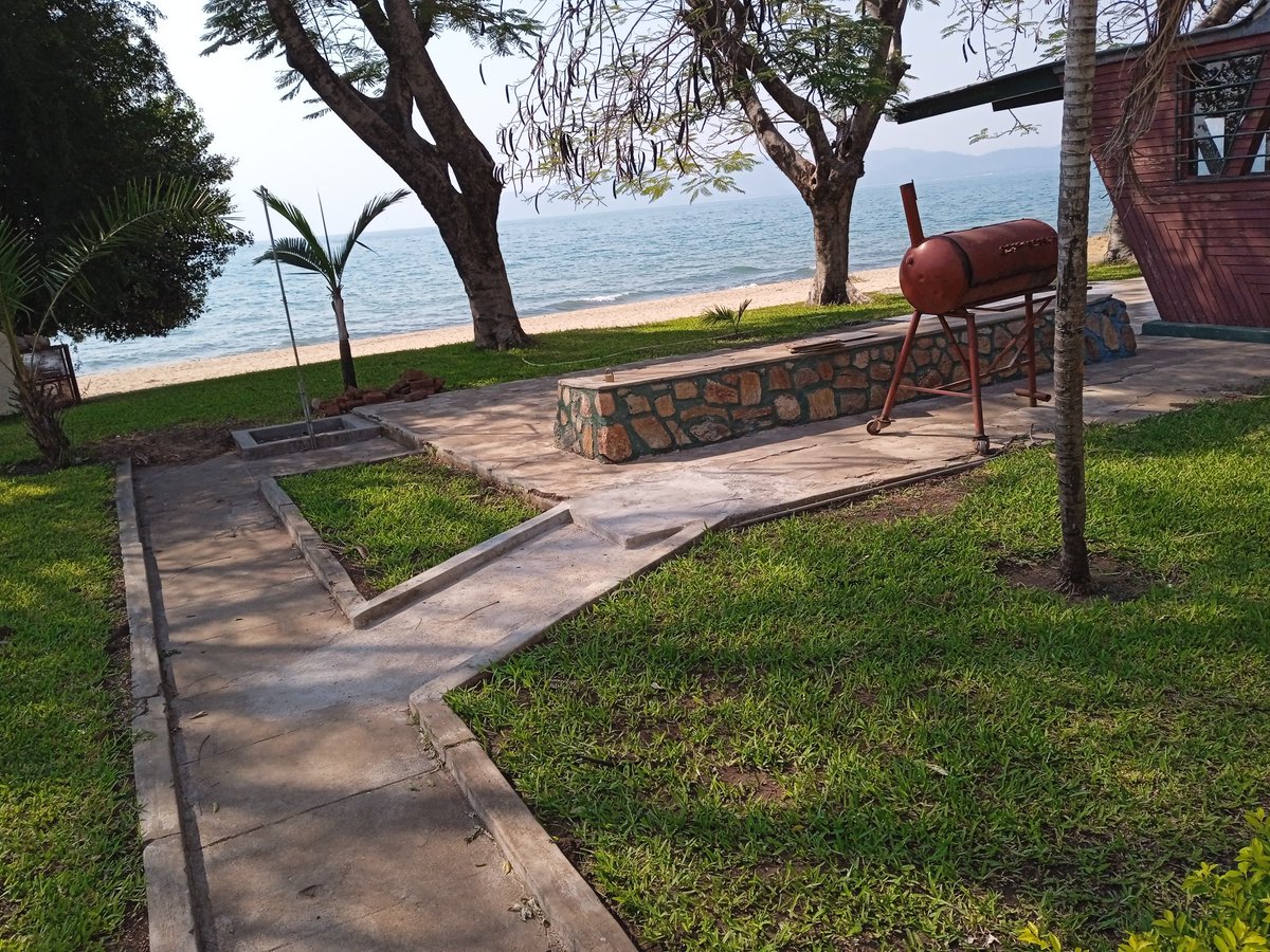 rusticuniverse's tweet photo. Easter we doing the All White party in Cape Mac + smoked meats, Book your 2 bedroom beach cottage now
(Monkeybay)

+265993737909 https://t.co/qyWRxUo3hn