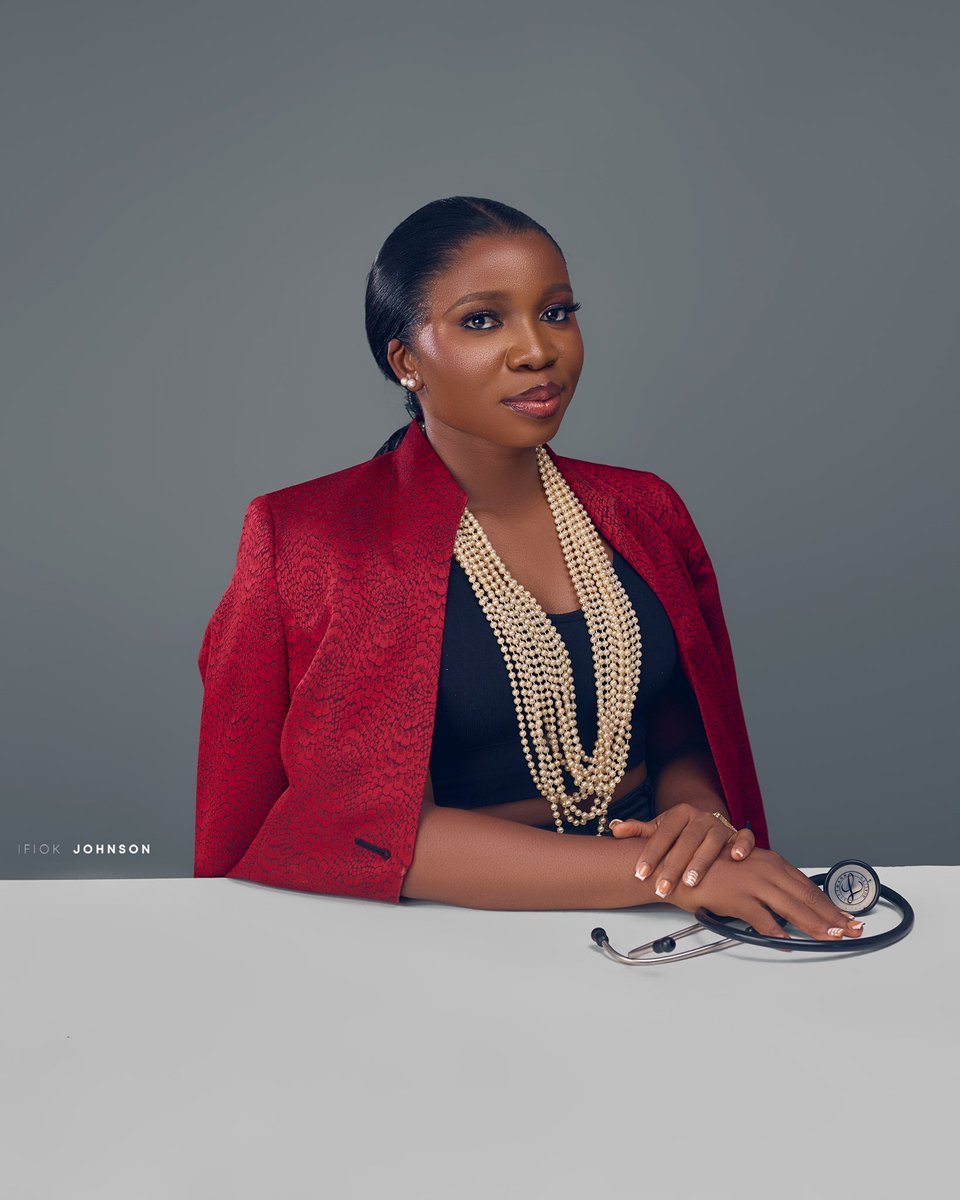 anne_umoren's tweet photo. Stethoscope on one hand, the Holy Bible on another and just like that a little girl’s dream comes true 🥰.    DR ANNE UMOREN (MBBS UYO).       #MedTwitter #magnaplexus #batch11 #mfigg https://t.co/5dDGlrxMaN