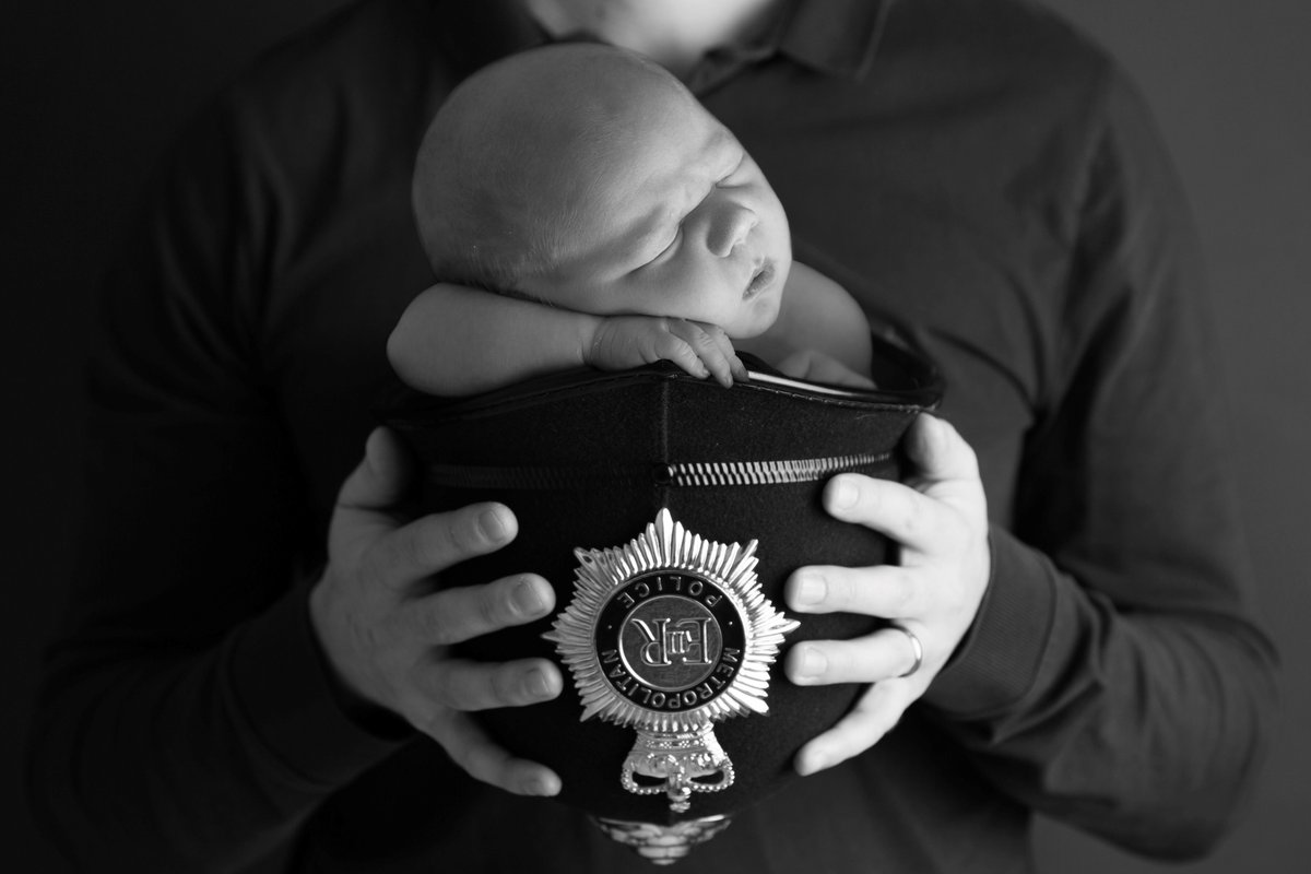 mcrmetnews's tweet photo. New research by @DrKrysWilkinson will be used by @gmpolice to transform the way it supports employees with perinatal mental health issues.

The recommendations will form part of a toolkit that will improve understanding and care for staff.

Read more➡️https://t.co/TPGc4WSy53 https://t.co/oZwxTLM4qa