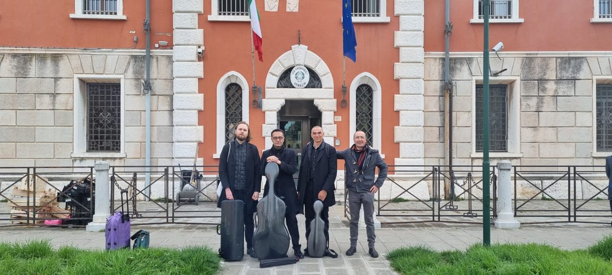 Tra poco i nostri strumentisti si esibiranno alla Casa Circondariale Santa Maria Maggiore del <a href="/comunevenezia/">Comune di Venezia</a> con la quale da tempo collaboriamo in nome dell'inclusività alla presenza del vicepresidente del Consiglio Comunale avv. <a href="/PaoloRomor/">paolo romor</a>. Buona musica a tutti! 

#23marzo