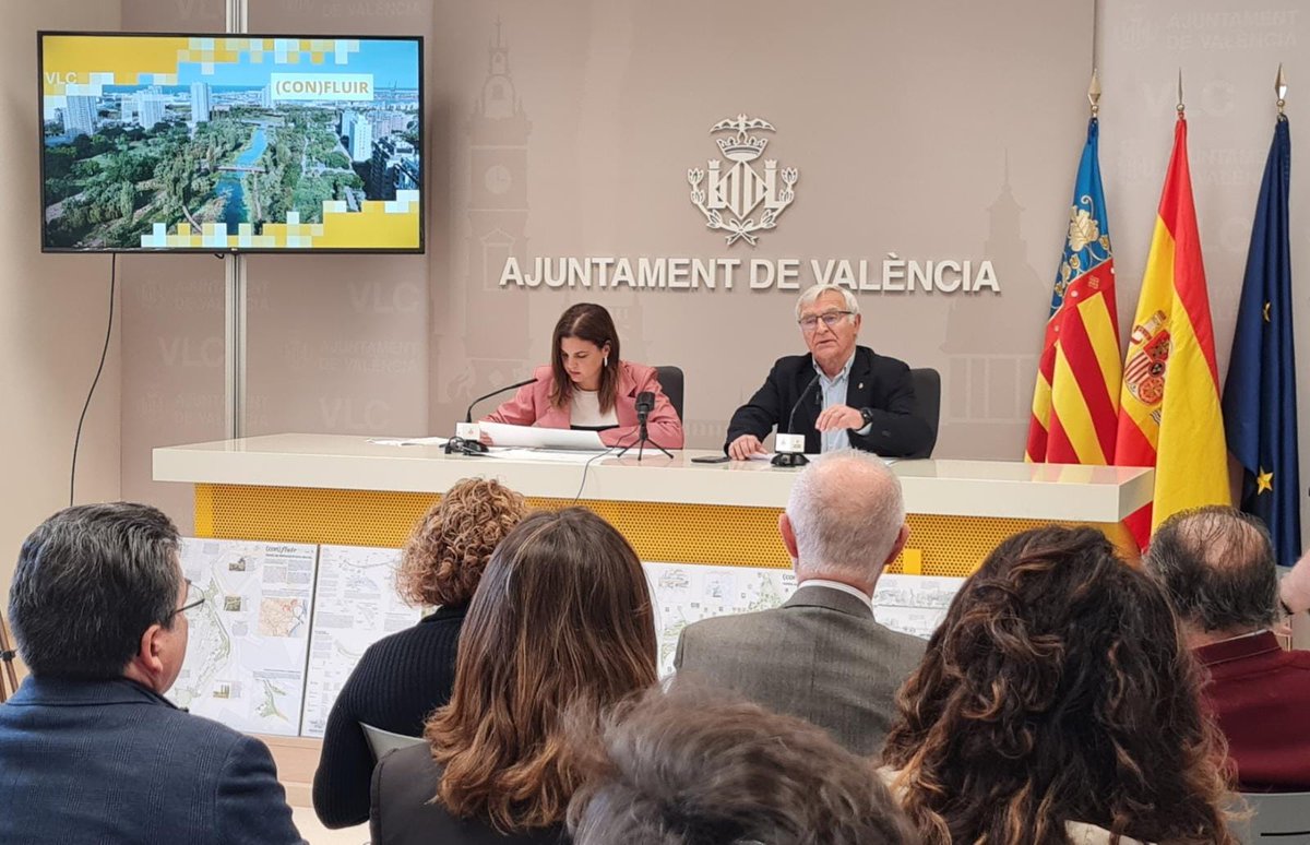 joanribo's tweet image. La prosposta guanyadora inclou 👇

 🌳 Un bosc urbà i 💧 un riu amb una làmina d'aigua que recorda l'antiga platja de #Natzaret.

🛝  Un espai de jocs  de gran escala que rememora el naufragi de Gulliver

🤸‍♀️ Espais oberts per a usos espontanis de la ciutadania