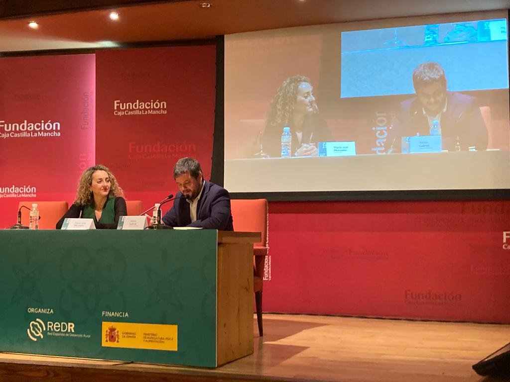 🇪🇺 Invitée par <a href="/redespanola/">REDR</a>, Leader France est à Tolède pour présenter l'agenda rural 🇨🇵 et échanger avec les représentants des GAL 🇪🇸.
La 🇨🇵 est un exemple en 🇪🇺 dans l'élaboration d'un agenda rural national.
#RuralProofing #PacteRural
<a href="/FaureDominique/">Dominique Faure</a> @ThibautGuignard