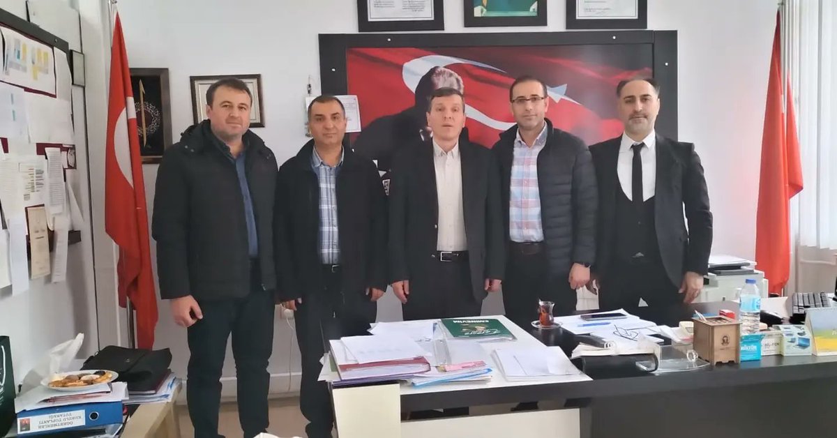 ebsyildirim's tweet photo. Şehit Polis Bülent Arslan İlkokulu, Şehit Er Rahim Keskin Ortaokulu ve Yıldırım Beyazıt Borsa İstanbul MTAL öğretmenleri ve idarecileri ile bir araya geldik.Tüm çalışma arkadaşlarımıza göstermiş oldukları ilgi ve alakadan dolayı teşekkür ederiz... https://t.co/zWOmmkw8Jg
