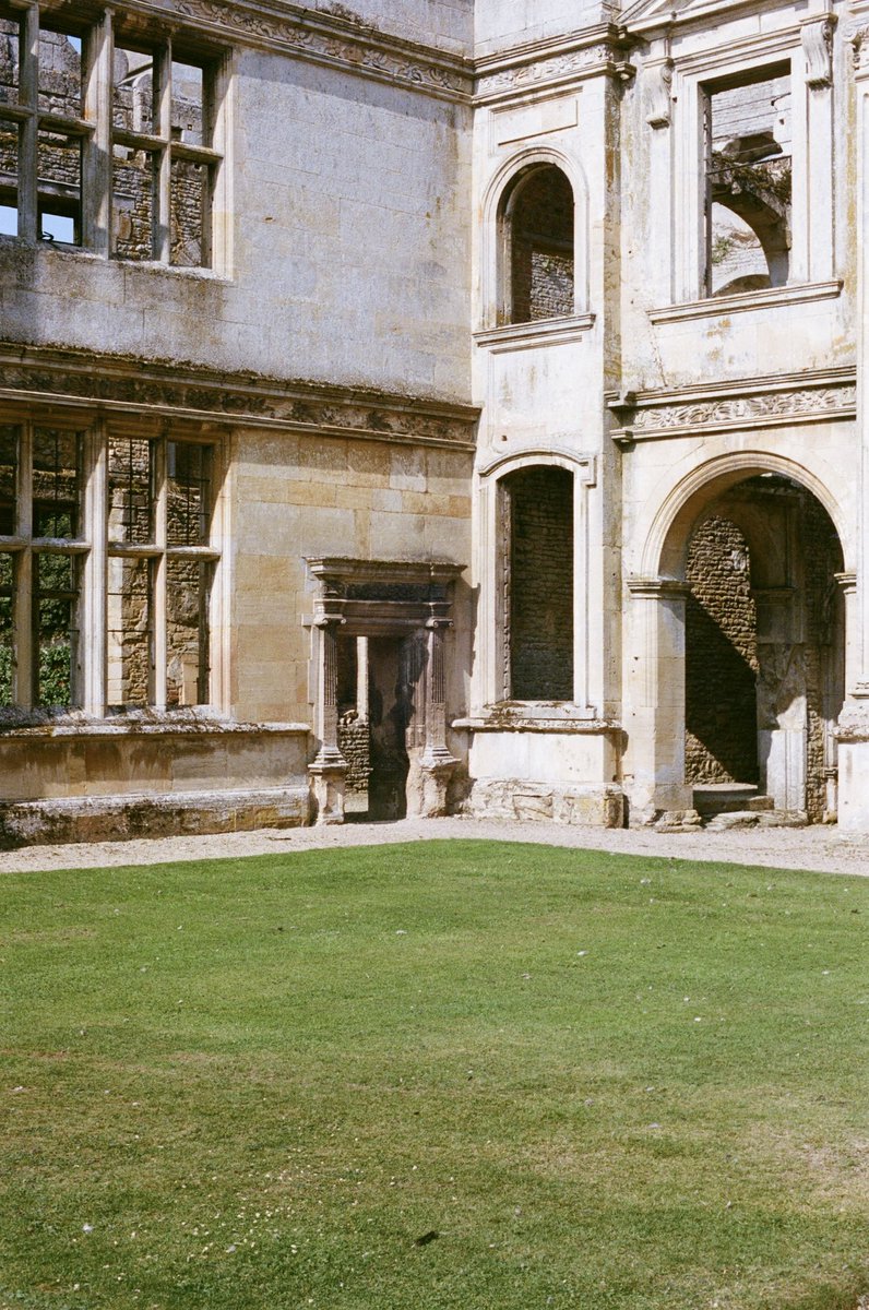 Multiple phases of building at the Elizabethan and 17th-century Kirby Hall

#AdoorableThursday #Heritage