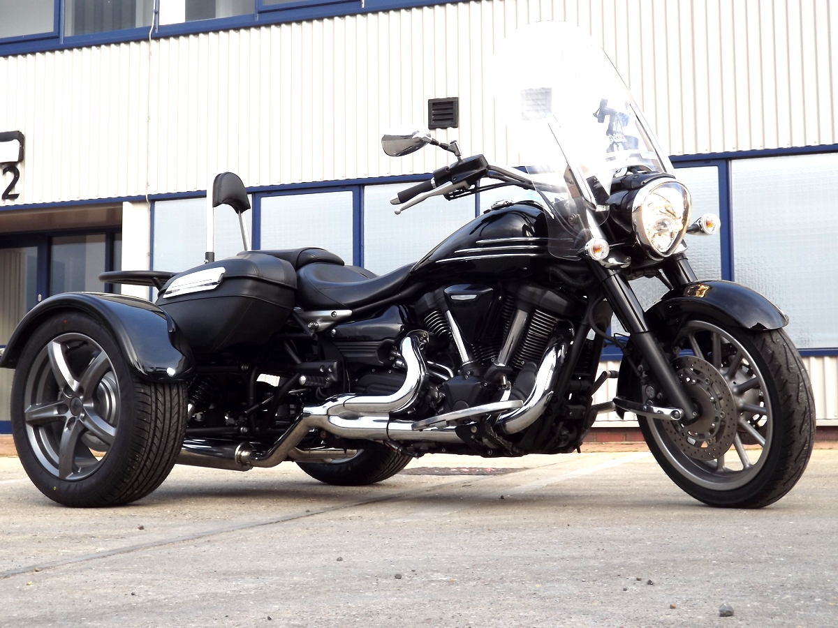 casarva's tweet photo. Casarva Yamaha Midnight Star XV1900 trike built with the award winning shaft drive Independent Rear Suspension (IRS) system with reverse gearbox and bespoke exhaust system. Built at the Casarva Trike works.
#trike #trikes #casarvatrikes #casarva #YAMAHA https://t.co/J4ayoCTpqj