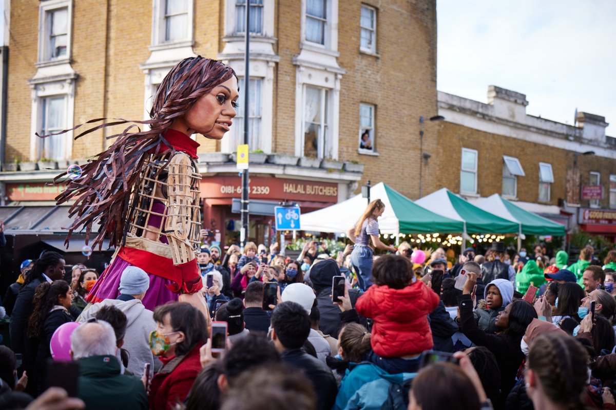 BL_Local's tweet image. Sunday 2 April, 15:30 - 17:00 

Join us for an afternoon of arty illumination! 
We will guide you in the process of making lanterns 
informed by geometric patterns, incorporating light, and inspired by Islamic ornament. 

book a space at: eventbrite.com/e/little-amal-…