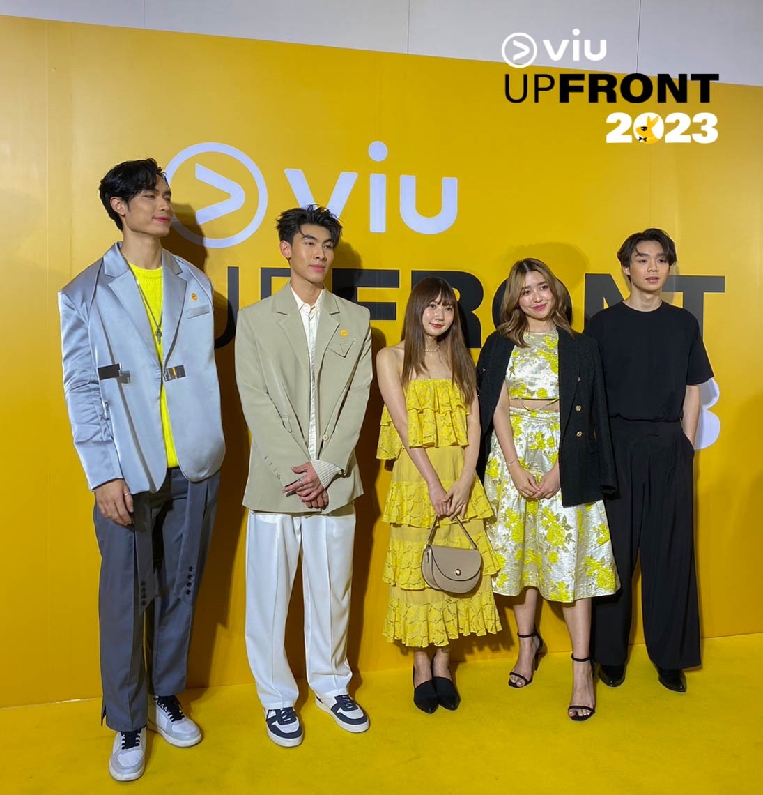 Viu_TH's tweet photo. "ไข่มุก วรัทยา, เจน กุลจิราณัฐ, พีเจ มหิดล" ก็มาที่งาน #ViuUPFRONT2023 ด้วยล่ะ

"เต็ม แสงบุญ, นินจา ภวิศ" อีก 2 หนุ่ม จาก @ViuTalent_TH ก็ไม่พลาด 😍

⭐️ ชม Live ได้ทาง:
FB > https://t.co/g98jgBB15m 
YT > https://t.co/eN27bfV4d2 

#ViuOriginal #Viuอ่านว่าวิว https://t.co/xqKnanOSHQ