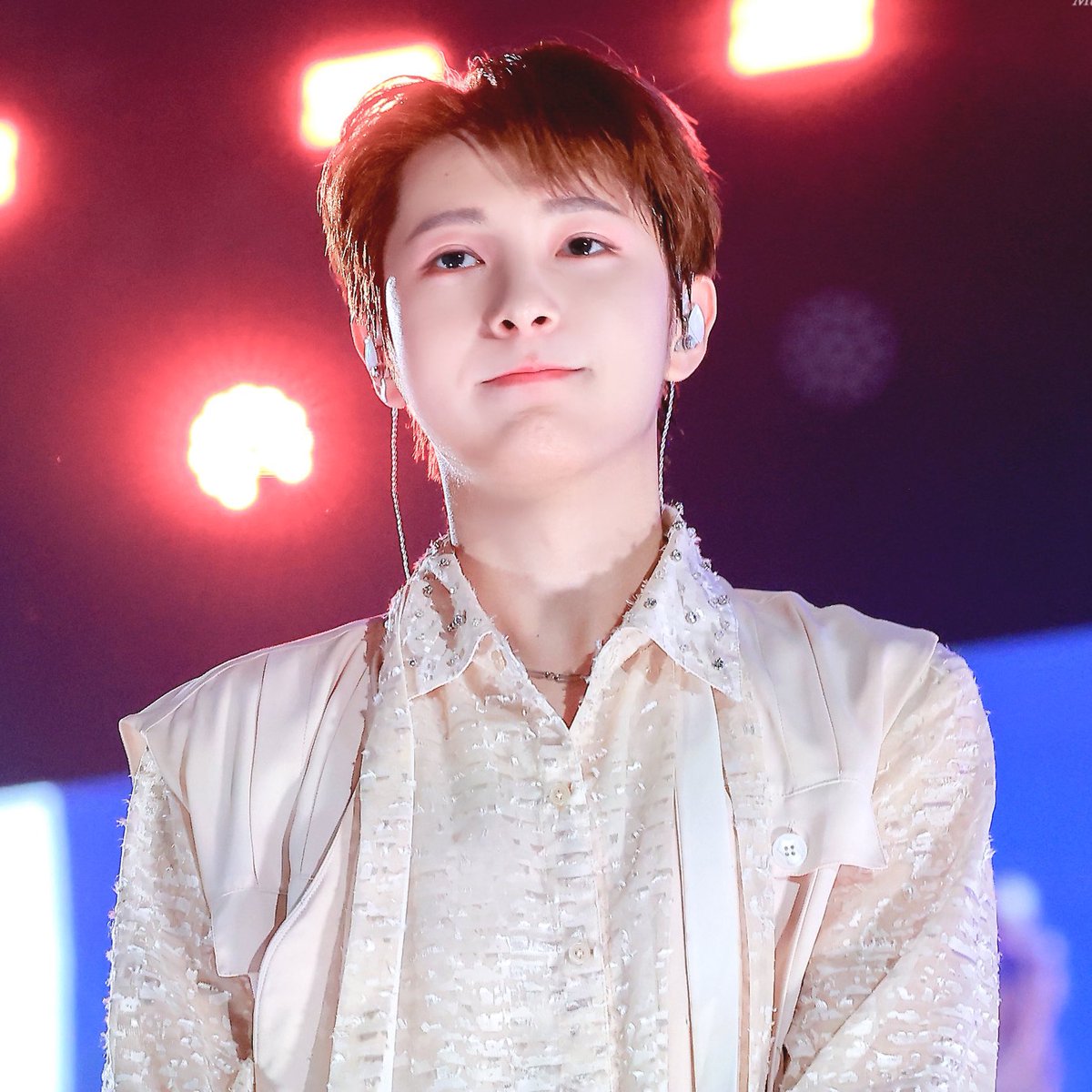 chaanyeol61's tweet photo. @kre_yoo HAPPY BIRTHDAY HUANG RENJUN, thank you for being born in this world, stay healthy and be happy, you deserve to be love. we always love you! 💛💛💛

#Golden323RenjunDay 
#HAPPYRENJUNDAY
#또있지또있지_런쥔이_생일 https://t.co/xPXYWJ0HiA