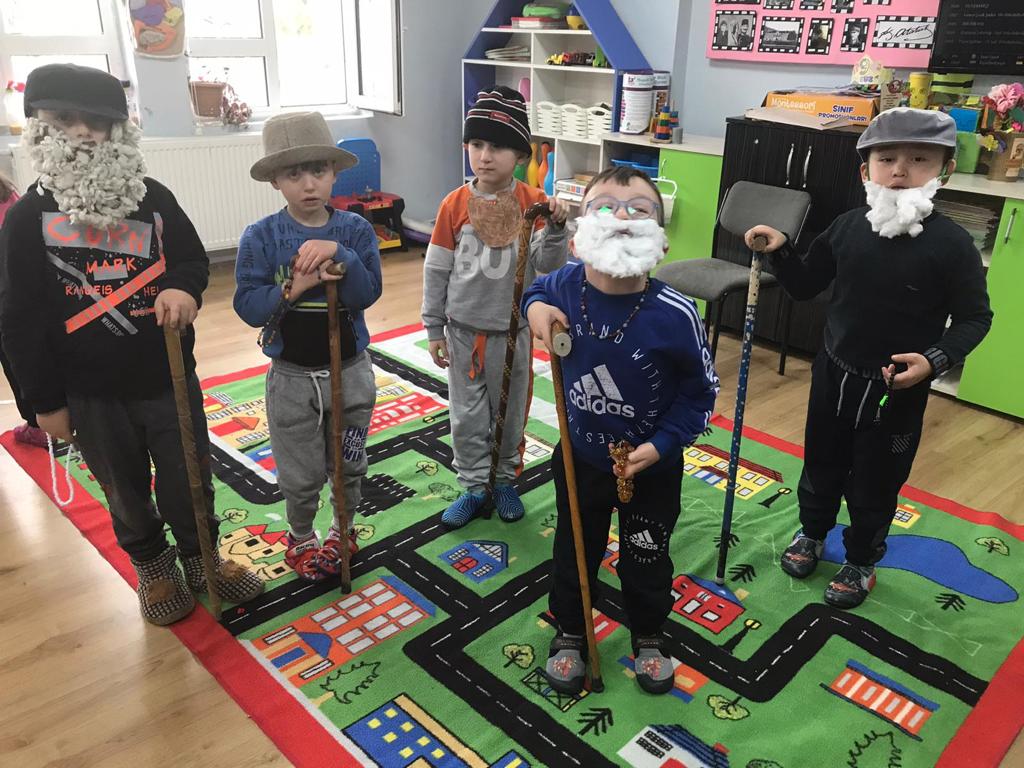 Anasınıfı öğrencilerimiz tarafından 18-24 Mart Yaşlılara Saygı Haftası etkinlikleri yapıldı. <a href="/hknkadi/">Hakan Kadı</a> <a href="/ismailbas67/">İsmail BAŞ</a> <a href="/caycumailcemem/">Çaycuma İlçe Milli Eğitim Müdürlüğü</a> <a href="/ZonguldakMEM/">Zonguldak İl Millî Eğitim Müdürlüğü</a> <a href="/zuleyhaaldogan/">Züleyha Aldoğan</a> nebiogluilkokulu.meb.k12.tr/icerikler/anas…