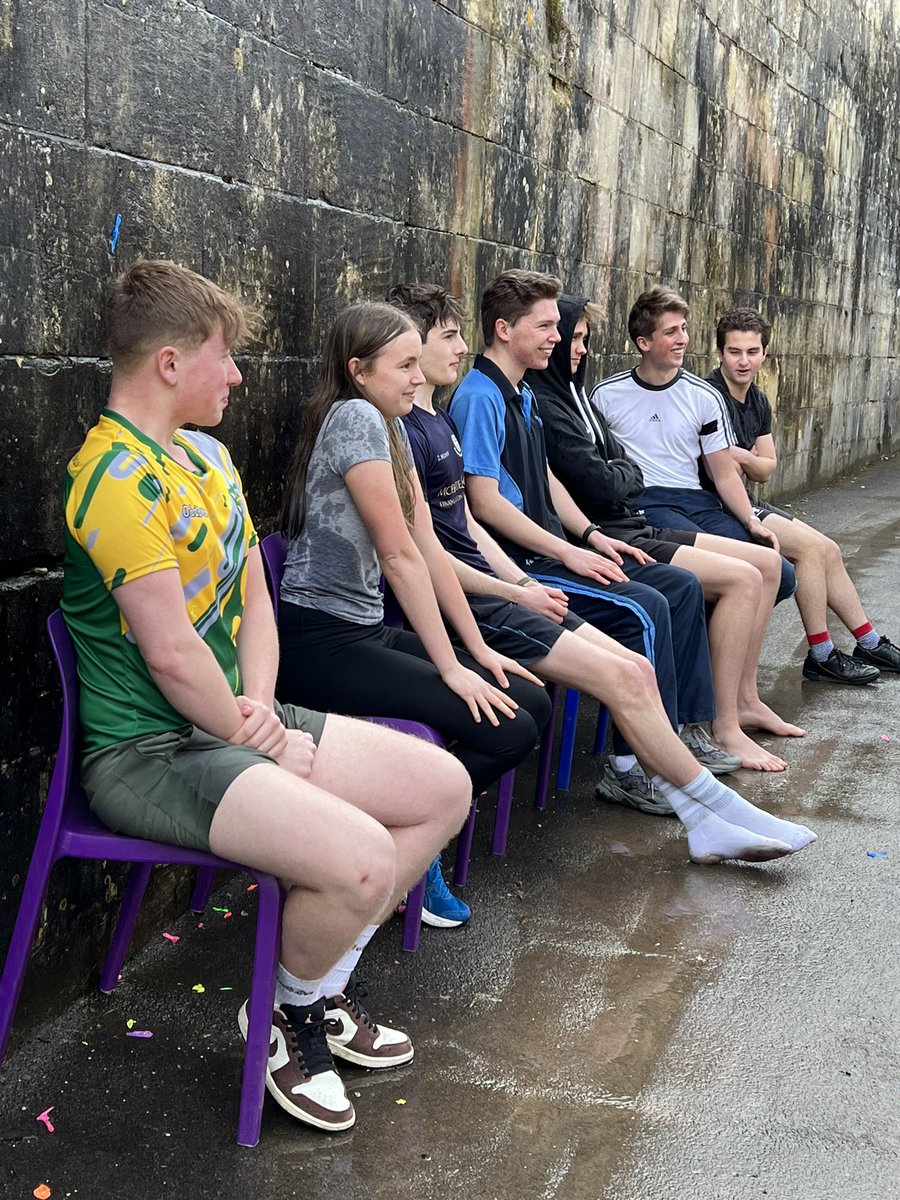 PriorPark's tweet photo. Some students braved the cold today as Burton House organised water balloons to be thrown at them in the name of charity! 💧🎈

#charitiesweek https://t.co/ZReDviDfBO
