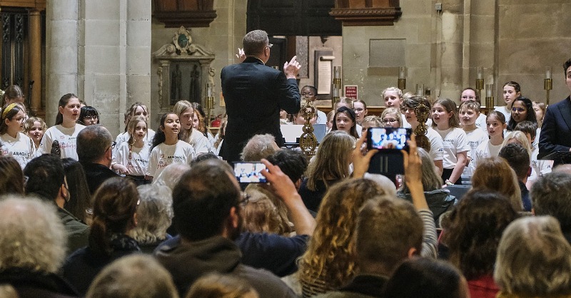 ArmonicoConsort's tweet photo. What a fantastic evening we had singing with @kingssingers last week! Thank you to Ashmore Visuals for capturing the moment for us! 😊
#armonico #TheKingsSingers #acapella #singing #music #choir #choirs #childrenschoir #youngsingers https://t.co/qzWISKm4kD