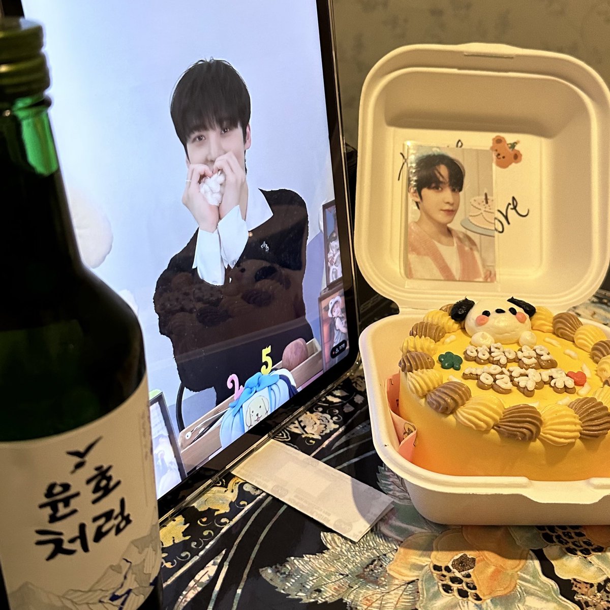 inyuyuniverse's tweet photo. @ATEEZofficial 윤호야 생일축하해
-호떡일동
🍀🍀🍀❤️❤️❤️
#ATEEZ #에이티즈 #윤호 #윤호의_생일잔치_방명록 https://t.co/gffkhpiHuK