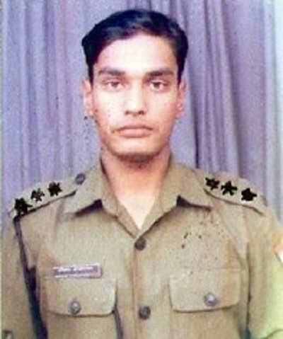 पायी  tributes to Captain  Anriban Bandyopadhyoya #1/4 GR ,SenaMedal Awardee on his 21st Balidan Diwas today. 
Captain  gave his Sarvochya Balidan on 23rd March 2002 fighting with hard core  militants in Kupwara.