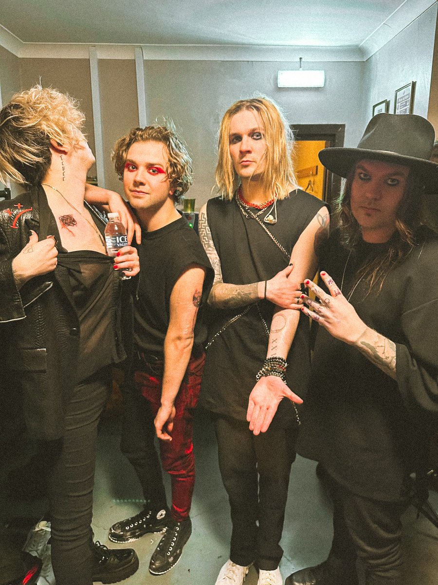 BlindChannelFIN's tweet photo. GLASGOW TOUR TATTOOS ❤️‍🔥 #BlindChannel #TheStudioTattoo #Glasgow #TruePowerTour https://t.co/BzQ7V5Zn14