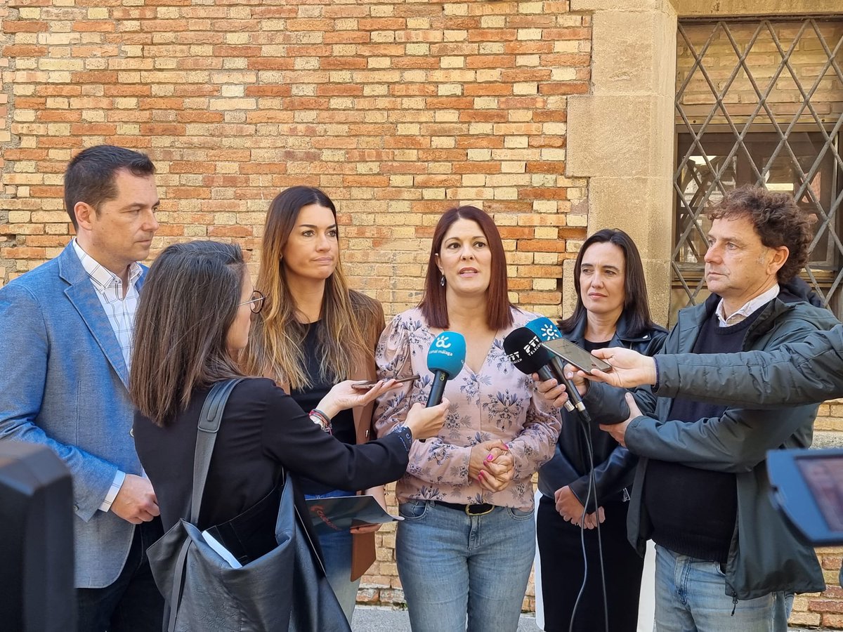 NoeliaLosadaCs's tweet photo. Málaga Este y Rincón de la Victoria merecen un metro, estamos convencidas. Hoy he presentado una iniciativa junto a mi compañera @AnaBelnPalomo1, candidata a la alcaldía por CS en Rincón de la Victoria, para pedir el metro subterráneo desde la Alameda hasta Rincón de la Victoria. https://t.co/UpZPcLbwg2