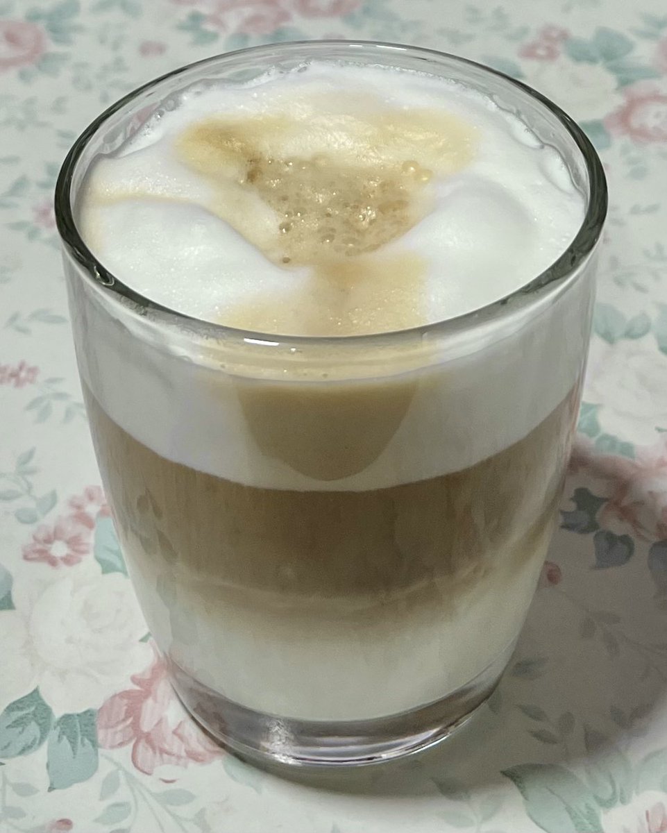 #StayHomeStaySafe
#CookWithMe
Veggie day - Tomato &amp; Mushroom with Pasta 😁 I’m enjoying a #LatteMacchiato Thursday 🤓
#AnytimeIsACoffeeTime ☕️