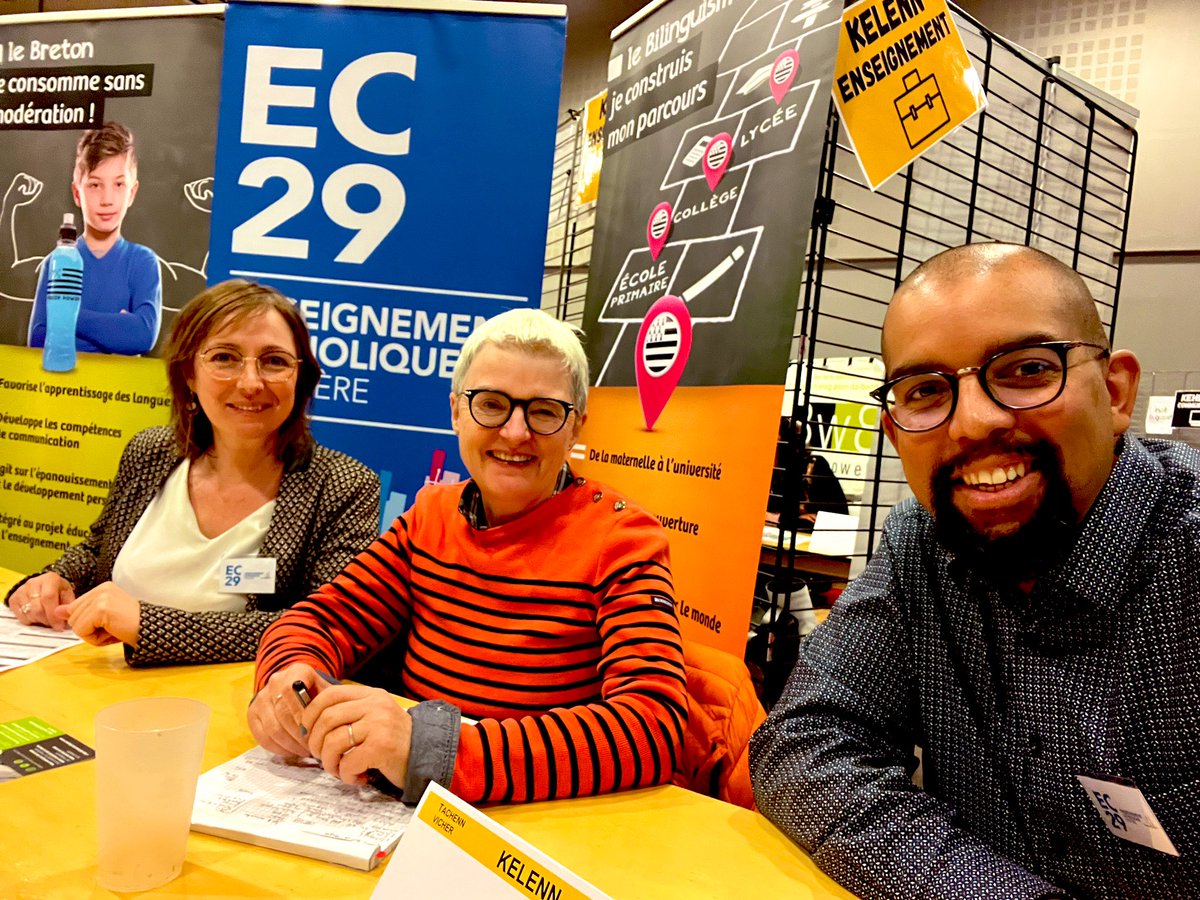 E forom an implij ´ba #Landerne ! Deuit da gaozeal ganeomp a-benn dizoloiñ micherioù ar c’helenn e brezgoneg en #DeskadurezhKatolik ! Trugarez <a href="/Stumdi/">Stumdi</a> evit an aozadur hag an degemer ! 👩‍🏫👨‍💻📚 #Bzhg #Deskadurezh #Startijenn