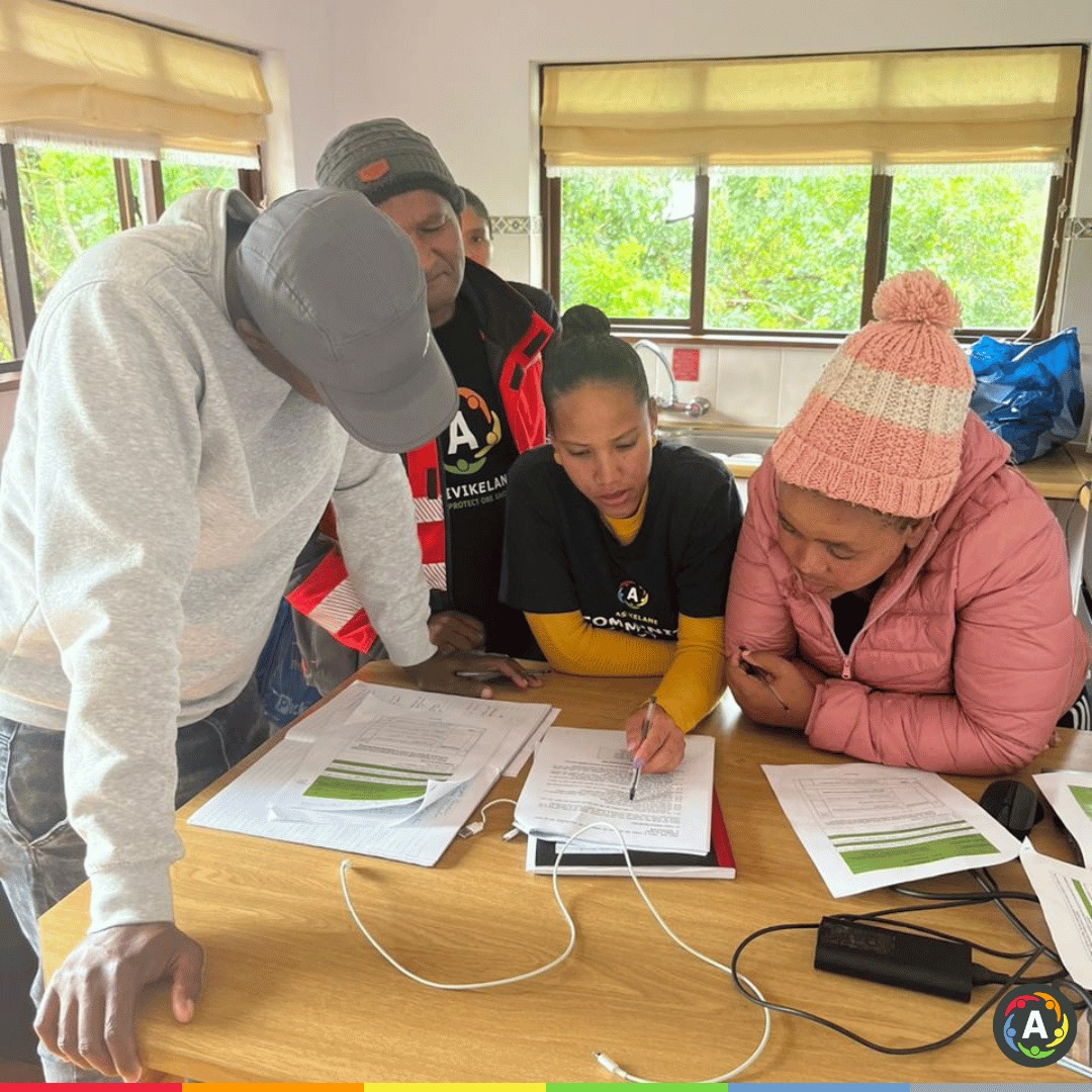 AsivikelaneWC's tweet photo. @ibp_sa hosted a training session on how to conduct #socialaudits with #AsivikelaneWC #CommunityFacilitators &amp; residents in #Knysna. Social audits are community-driven processes, that use budgets &amp; other official government documents to monitor service delivery @asivikelane https://t.co/wWk6YBHpFT