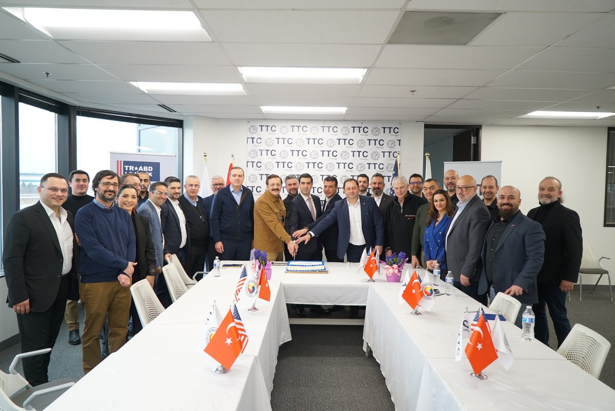 Değerli ziyaretleri ile bizleri onurlandıran TOBB Başkanımız Sn. M. Rifat HİSARCIKLIOĞLU’na, T.C. Şikago Başkonsolosumuz Sn. Engin TÜRESİN’e, Yönetim Kurulu Üyelerimizden; Sn. Tamer KIRAN’a,  Sn. Ender YORGANCILAR’a, Sn. Zeki KIVANÇ’a ve Sn. Mehmet BÜYÜKSİMİTÇİ’ye teşekkür ederiz