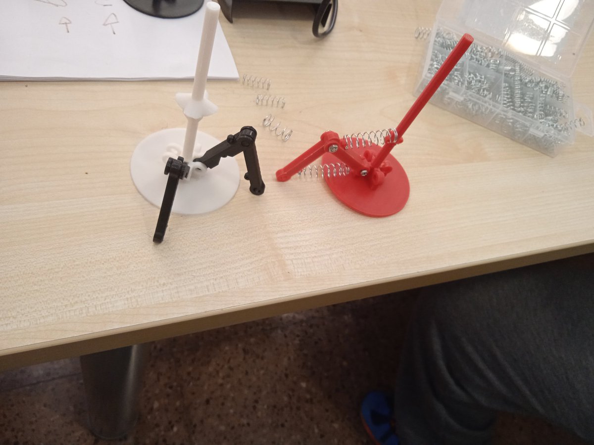 HeliosCansat's tweet photo. Probando distintos sistemas de aterrizaje #imprenta3D #satelite #cansat https://t.co/RRHIPbYGZk