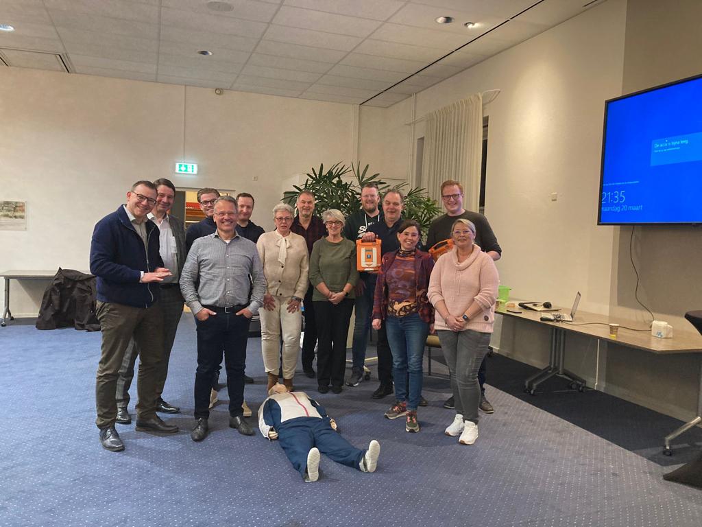 Wat doe je als iemand een hartstilstand krijgt? Dat hebben wij geleerd op 20 maart bij een AED- en reanimatiecursus waarvoor de gemeenteraad, de griffier en de burgemeester waren uitgenodigd. Een belangrijke bijeenkomst met levensreddende informatie. Heel nuttig! #Wierden #ehbo