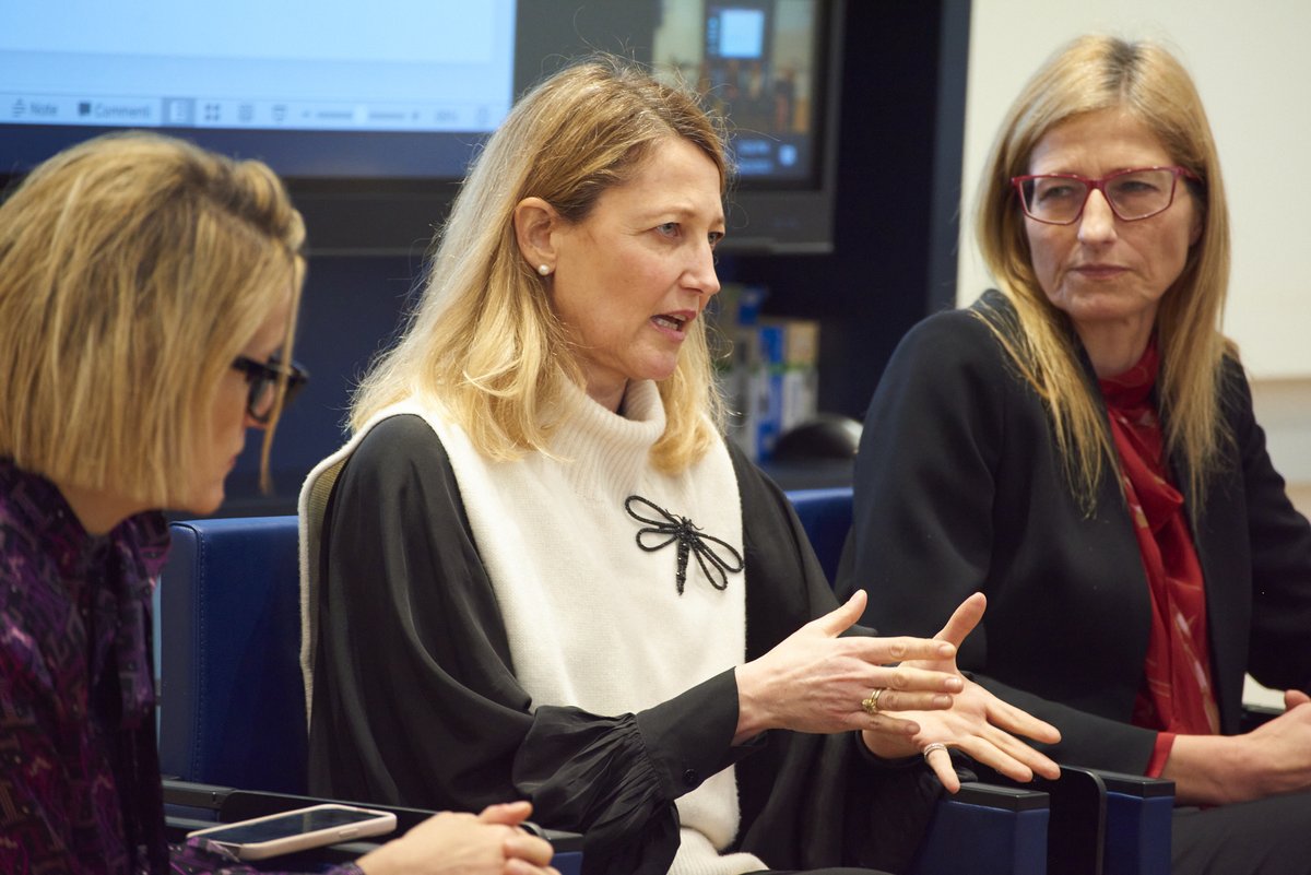 sdabocconi's tweet photo. #SDABocconiRoma ha ospitato "#SFIDE. Oltre la dicotomia pubblico-privato: manager a confronto" con Gaia Ghirardi di @GruppoCDP Nunzia Minerva, Direttore Coordinamento Metropolitano di Roma @INPS_it e Emanuela Trentin di Siram Veolia. Scopri #EMMAP: https://t.co/nBAcnOdQCn https://t.co/DztLDqThbf