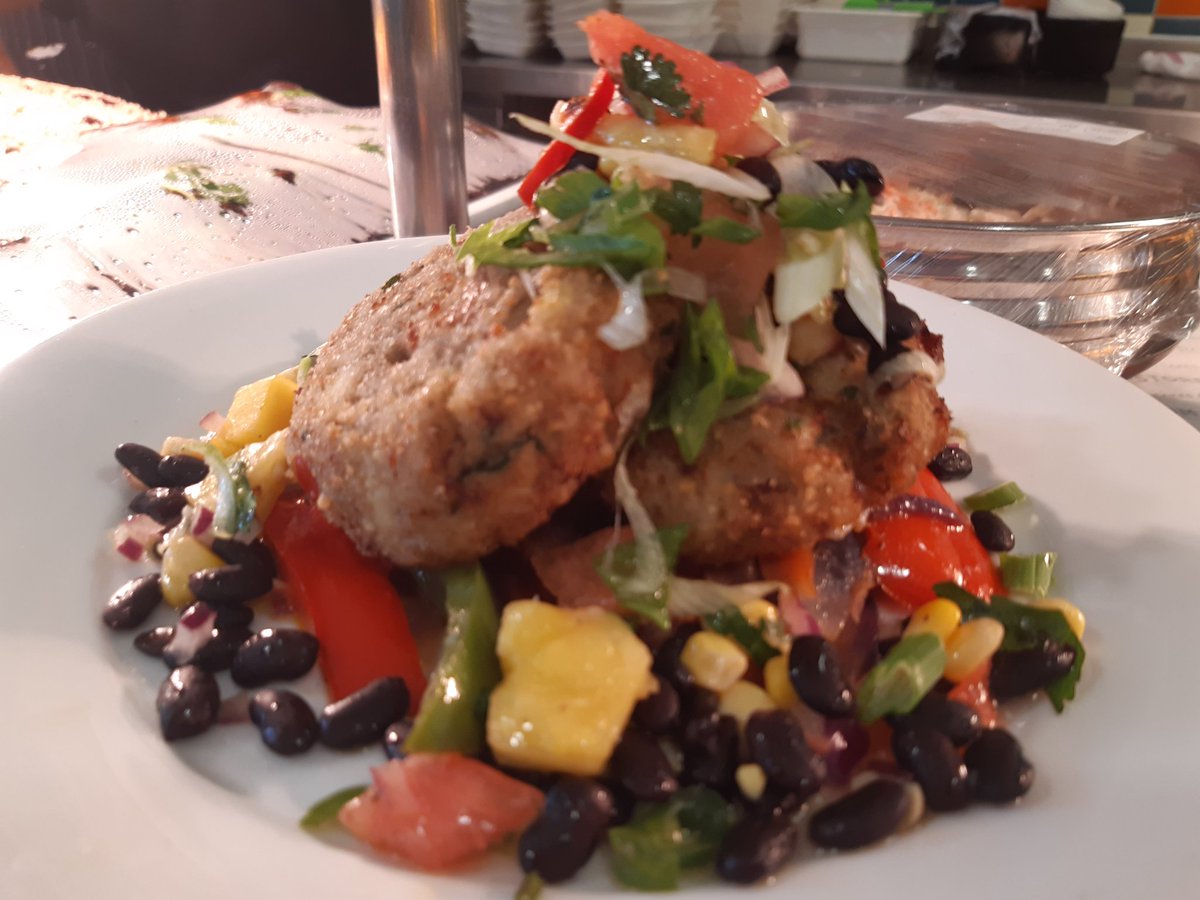 EliorRoyalLond1's tweet photo. #CaribbeanDream #ThemedMenu #ChefJuan #Delicious @RoyalLondonHosp @eatwellelior https://t.co/KjeETT13e3