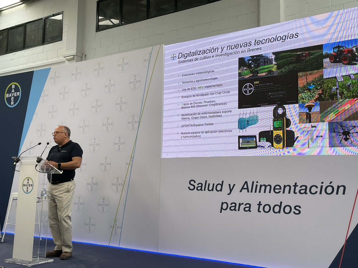BayerEspana's tweet photo. La digitalización está muy implantada en el centro de #Brenes, que cuenta con estaciones meteorológicas, uso de drones, etc. #DatosBayer2023 https://t.co/QbQf0vl38I