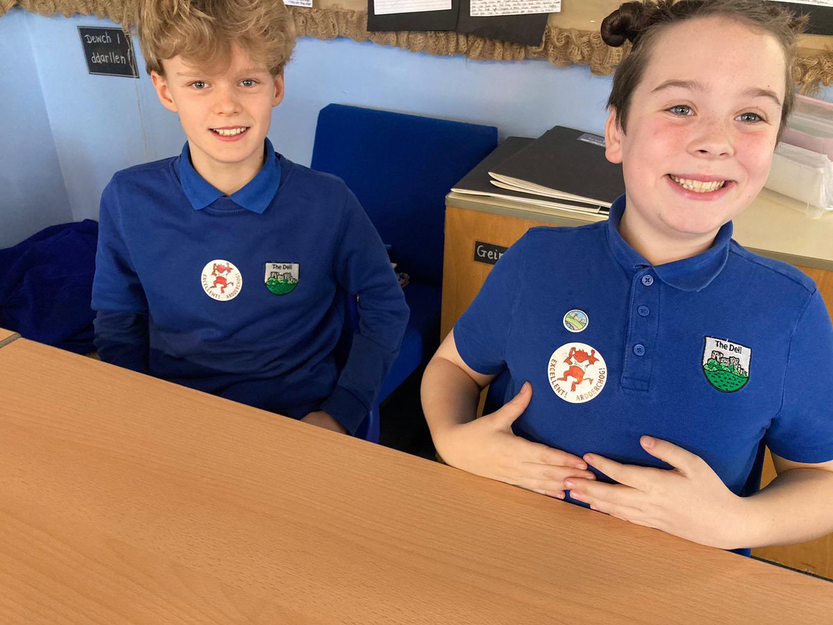 thedellschool's tweet photo. Y6 have been developing their knowledge and understanding of internet safety, responsible use of mobile phones and cyber bullying during a workshop with PC Law #ethicalinformedcitizens https://t.co/AB5JHOvRok