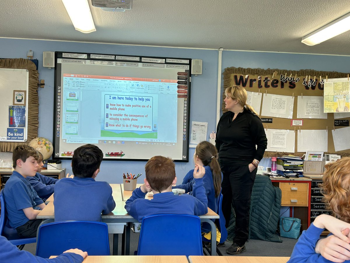 thedellschool's tweet photo. Y6 have been developing their knowledge and understanding of internet safety, responsible use of mobile phones and cyber bullying during a workshop with PC Law #ethicalinformedcitizens https://t.co/AB5JHOvRok