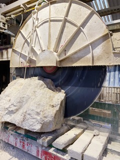 hanbeckstone's tweet photo. Our largest saw has a 2.5 metre blade and is the first step in the production process. This is also stage one of our quality control procedure.
#Hanbeckstone #Lincolnshirelimestone #Limestone #Stone #stonesupplier #buildingstone #manufacturing https://t.co/KmPf4veEeS