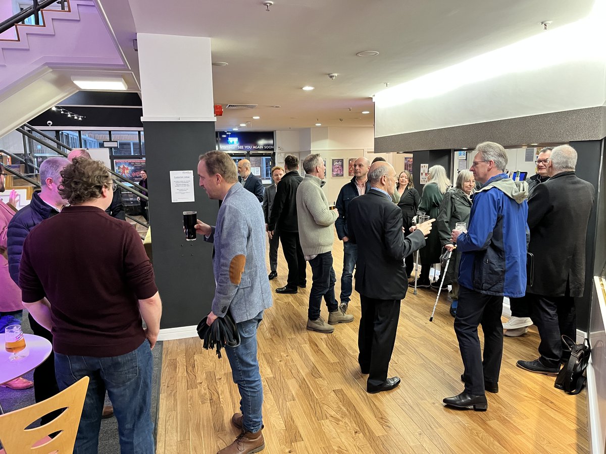 RedhillGuild's tweet image. Lots of networking and positive #Redhill news at last night's Guild meeting, kindly hosted by @HarlequinTheat. Thanks to @RBBCLeader &amp;amp; @Bi66sy  for the updates on Marketfield Way &amp;amp; the future development of the town.
#MarketfieldWay #RH1 #RedhiullBusinessGuild