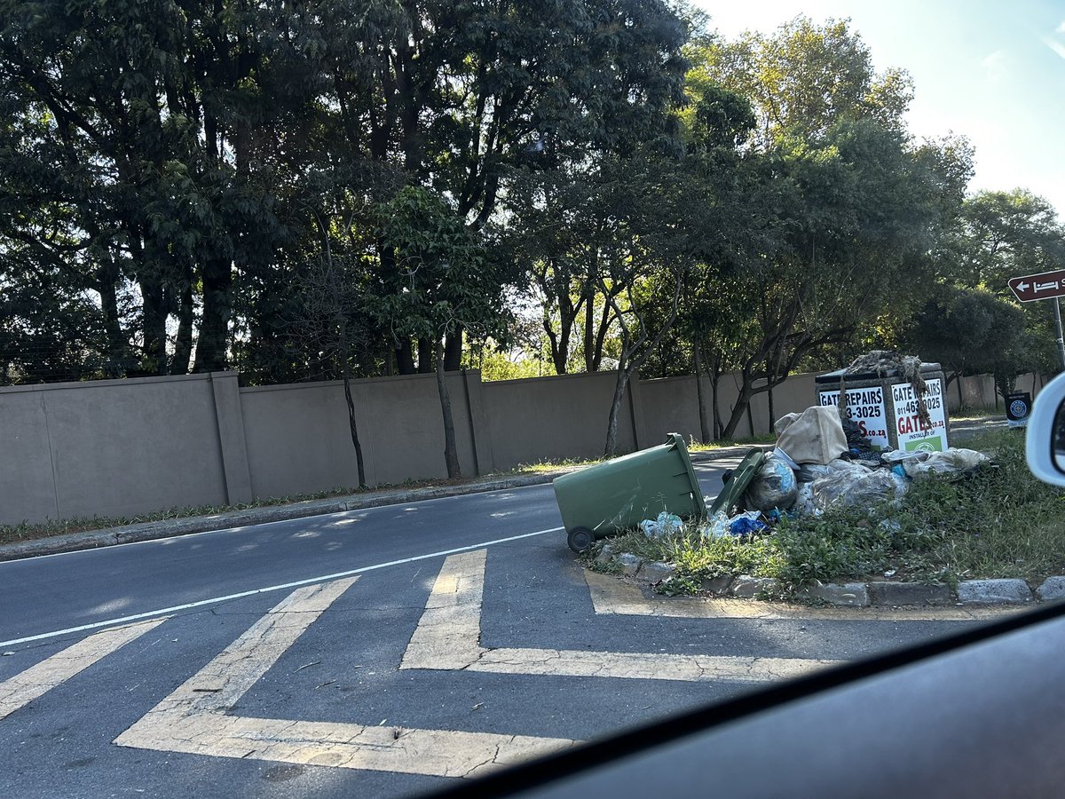 timvanblerck's tweet photo. @CleanerJoburg please clear up this long lived rubbish pile on corner Rivonia and Erin roads Sandhurst https://t.co/akwgjgxgda