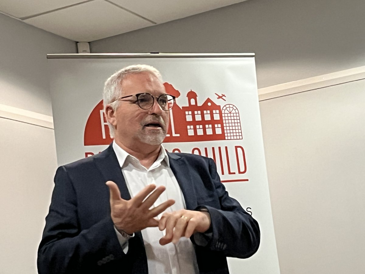 RedhillGuild's tweet image. Lots of networking and positive #Redhill news at last night's Guild meeting, kindly hosted by @HarlequinTheat. Thanks to @RBBCLeader &amp;amp; @Bi66sy  for the updates on Marketfield Way &amp;amp; the future development of the town.
#MarketfieldWay #RH1 #RedhiullBusinessGuild