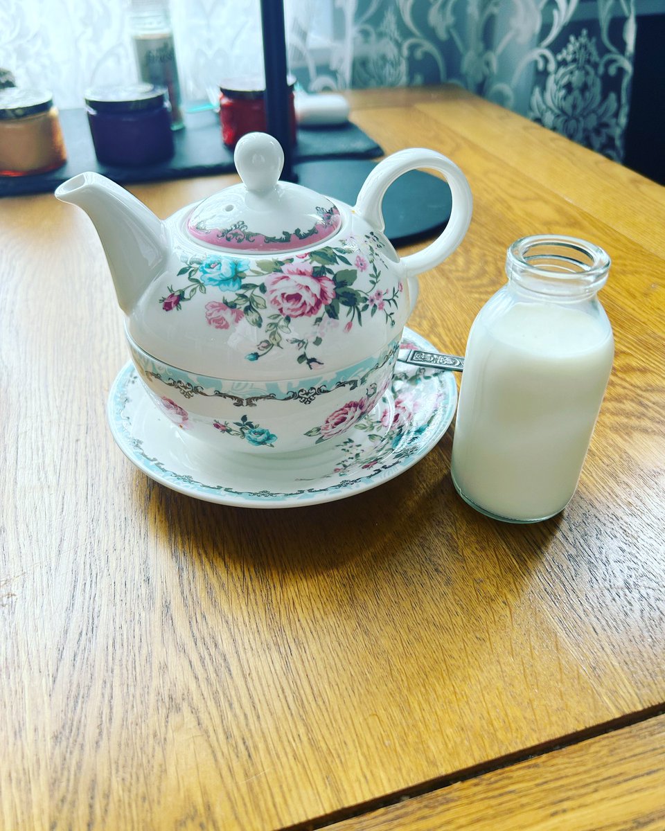FitnessFergi's tweet image. Why do baby teapots and baby milk bottles cheer me up so??? 😍🥰😁 #happystuff