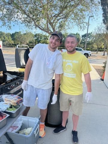fkyourdiet's tweet photo. So last night, some of our crew helped cook for 75 foster families going to a hockey match. What's funny is they don't even ask anymore; our crew just sets it up and does it. I had no idea we even did it. Our team knows we're going in a million different directions. Love you all! https://t.co/pUOHEpfnBA