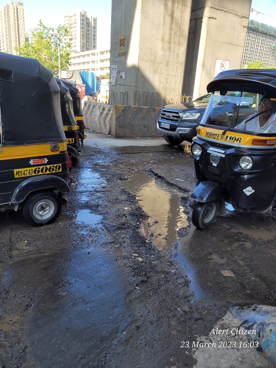 AlertCitizen5's tweet photo. @mybmc @mybmcwardKW @mybmcso  Multiple times raised complaint since a year, for drainage overflowing,  poor road condition of Infiniti Mall Intersection, Andheri Link Road.  
Still satisfactory action not taken.
@MNCDFbombay @mashrujeet
@AndheriLOCA 
#RoadSafety
#MNCDFCollective https://t.co/Pu38myVZo5
