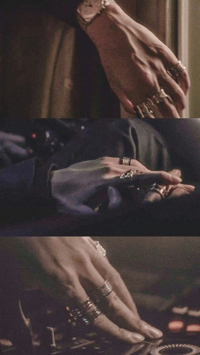 Daddy's hands💆‍♀️💆‍♀️✨️ 
#KrisWu 