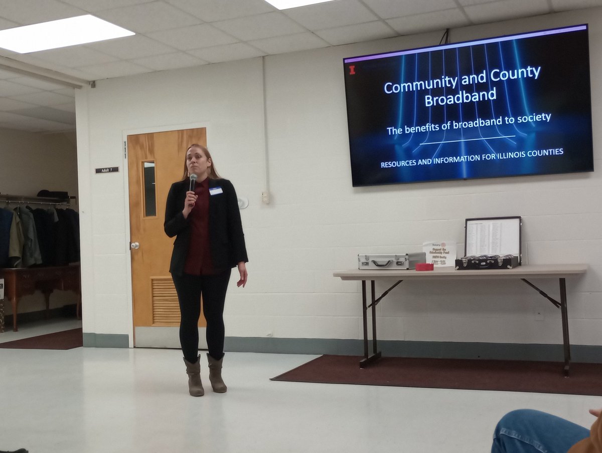 CntyDirUnit21's tweet photo. Extension staff presenting broadband information to the Effingham Noon Rotary https://t.co/MODot4MFGS