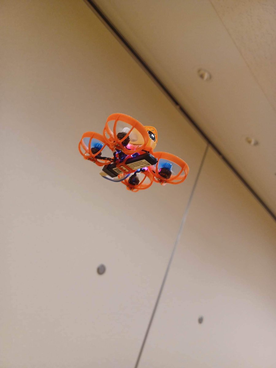 55minamin55's tweet image. 【飛行中マイ・ドローンを撮ってもらいました❣️】
カッコいい‼️
ホバリング練習のモチベーションになります⁉️

#保谷ドローンズ 
#microdrones
#tinywhoop