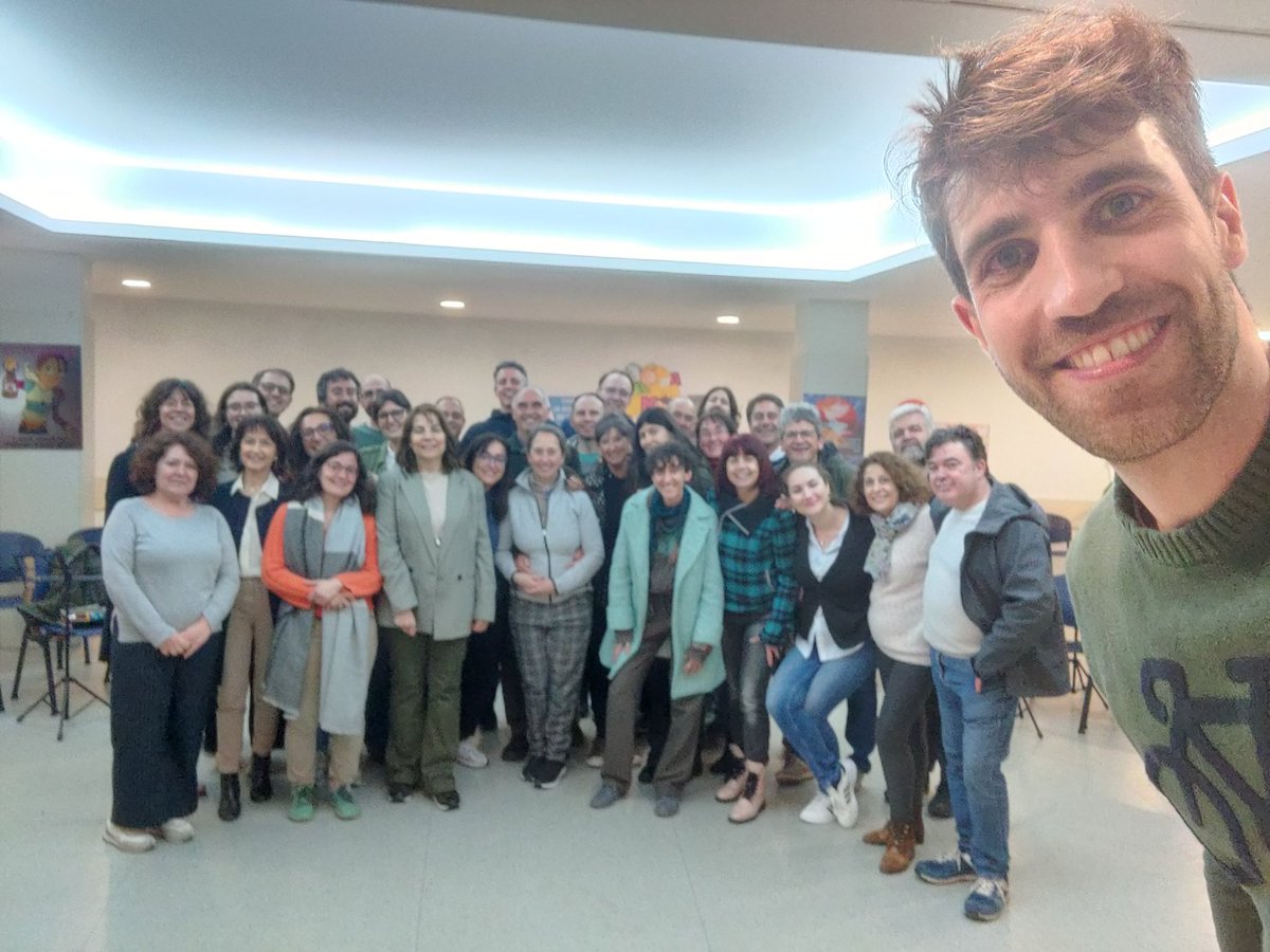 PedroBartolomeA's tweet photo. La novena de Beethoven empieza a tomar forma.

Ensayo con el @CoroInterludio que sumarán sus voces para la celebración del X aniversario de la @jovenosbu el próximo 23 de abril en el Teatro Principal. https://t.co/dzcjLfe3Jl