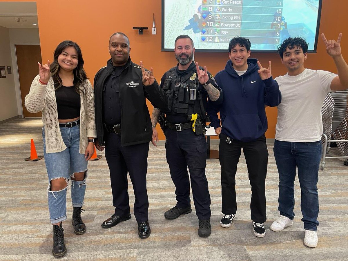 guttierez_john's tweet photo. #SpringBreakSafetyPresentation: Last night, I had a blast egageing with our @CSUSBNews students to highlight some historical challenges with being impaired followed by a simulation with impaired goggles. #RelationalPolicing #Education #Prevetion https://t.co/KbHqVs5vfe