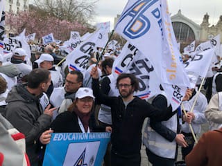 cedric_biel's tweet photo. 📣 Le formidable @MatthieuFaucher pdt "Action et Démocratie CFE-CGC Orléans-Tours" (et professeur des écoles) en Marianne ds une version revisitée de "La Liberté guidant le peuple" de Delacroix ! ✊ 🎨 #reformedesretraites #nonalareformedesretraites #congresCFECGC #Greve23Mars https://t.co/XcDgBTbl8D