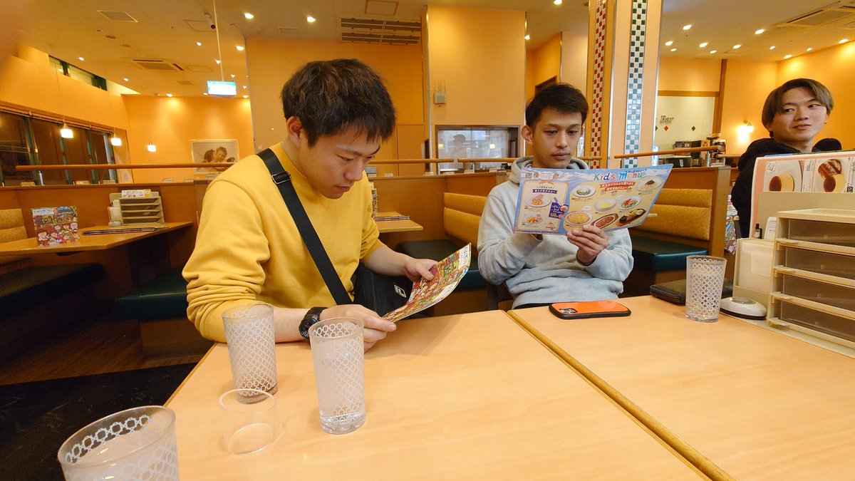 tigermaru12's tweet photo. サイゼでまちがいさがし勝負中🤔 https://t.co/5SDtZJUNmq